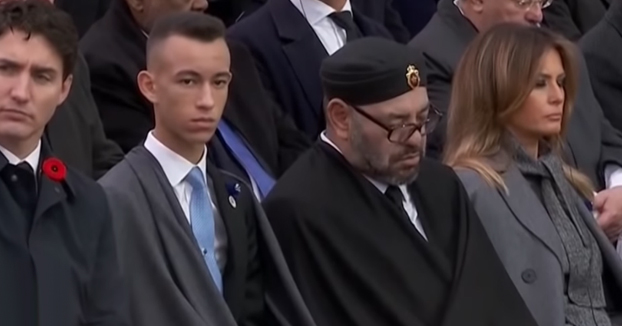 Trump caza al rey de Marruecos durmiendo durante el discurso de Macron