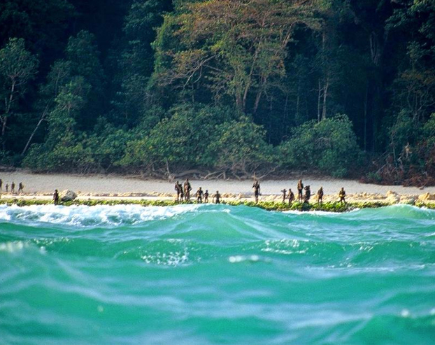 Un turista muere a manos de aborígenes en Sentinel del Norte, la isla a la que nadie puede acercarse