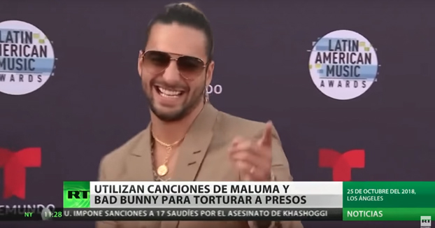 Un preso denuncia que lo torturan obligándole a oír canciones de Maluma y Bad Bunny