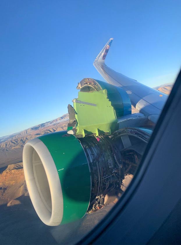 Se desprende en vuelo la cubierta del motor de un Airbus A320 de Frontier Airlines