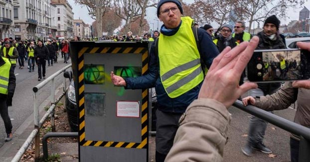 El movimiento de los chalecos amarillos inutilizan el 60% de los radares fijos de Francia