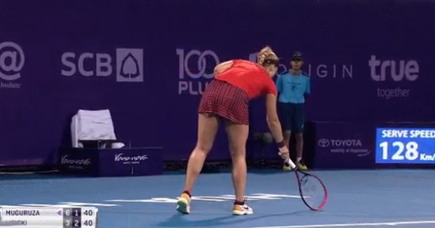 Partido entre Sabine Lisicki y Garbiñe Muguruza. Una cucaracha en la pista