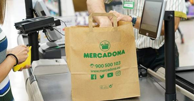 Mercadona reemplazará todas sus bolsas de plástico por reciclables en abril en toda España