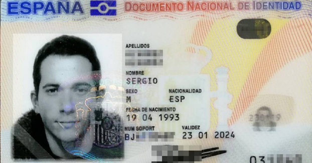 Un joven de León consigue salir en la foto de DNI con un palillo en la boca