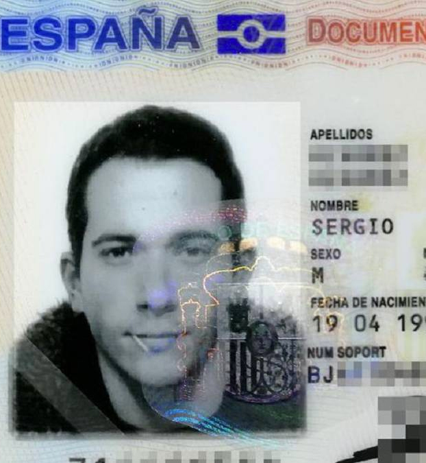 Un joven de León consigue salir en la foto de DNI con un palillo en la boca