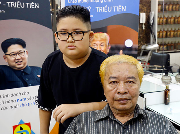 Una peluquería de Vietnam atiende gratis a los clientes que se quieran peinar como Trump o Kim Jong-un