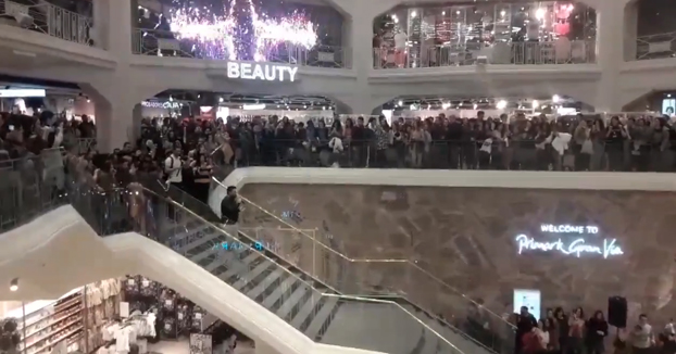 Cachondeo en las redes por una pedida de mano en el Primark de Gran Vía, en Madrid