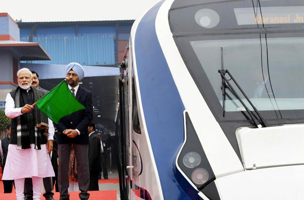 Inauguran el tren de alta velocidad en India y se estrella contra una vaca