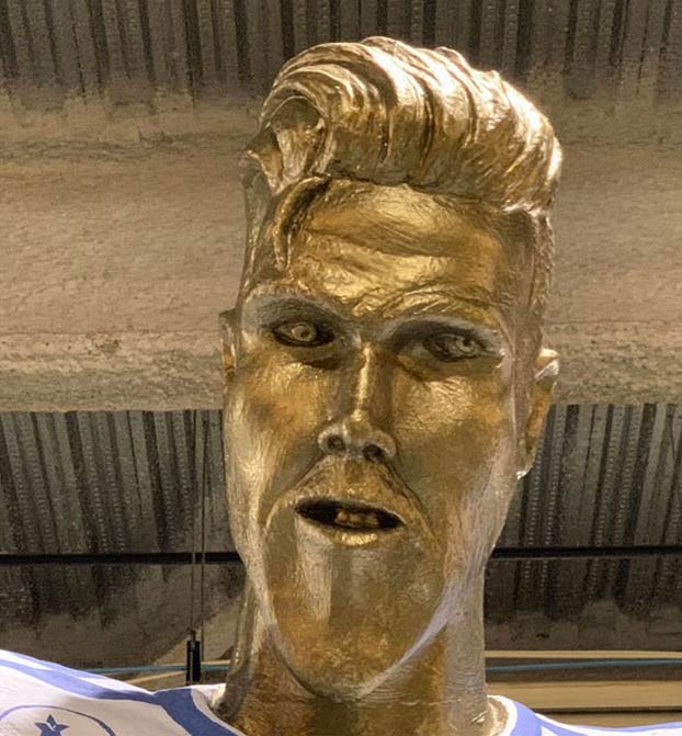 James Corden le gasta una broma pesada a David Beckham con una estatua falsa. Ojo a la reacción del jugador al verla