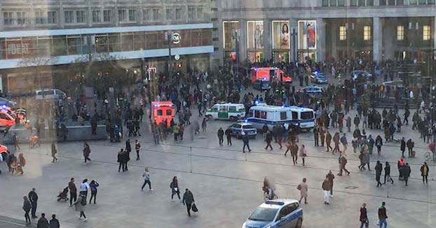 Dos grupos de youtubers rivales se enfrentan en una batalla campal en pleno centro de Berlín