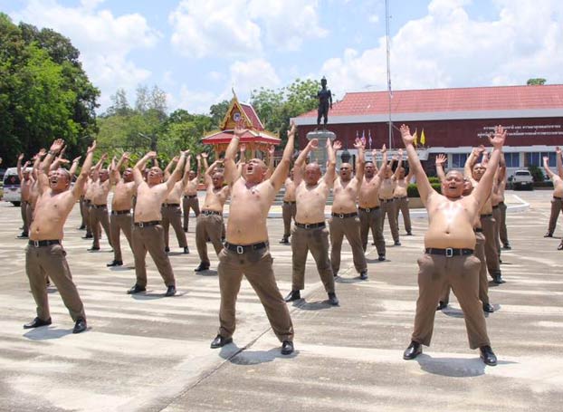 Tailandia enviará a sus policías con sobrepeso a un campamento para perder peso