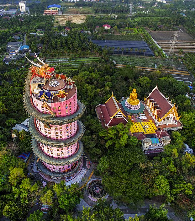 El Wat Samphran, un templo de Tailandia con una torre de 17 pisos rodeada por un enorme dragón