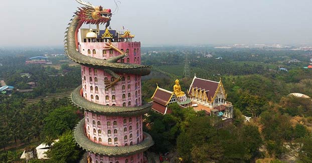 El Wat Samphran, un templo de Tailandia con una torre de 17 pisos rodeada por un enorme dragón