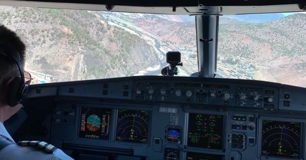 Aeropuerto Internacional de Paro, en Bután: el aterrizaje más peligroso del mundo