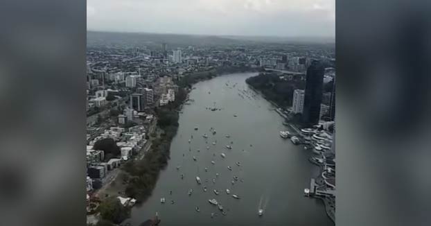 Imagínate que estás en un rascacielos y un avión viene en tu dirección. Es lo que vivieron estas personas de un edificio en Brisbane, Australia