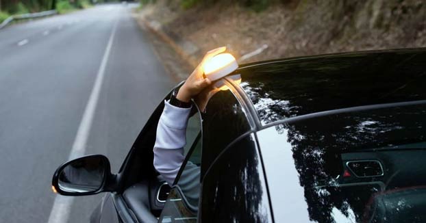 Así son las balizas que sustituyen los triángulos del coche