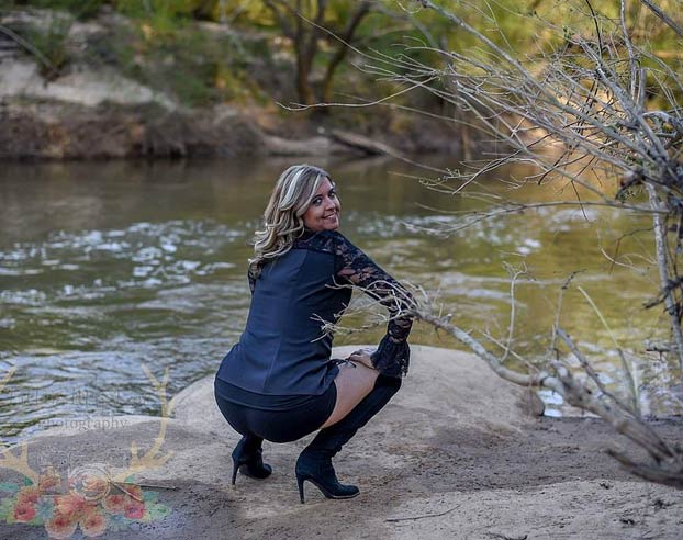 Celebra en una sesión de fotos que por fin está divorciada