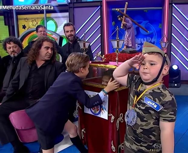 Oleada de críticas a Canal Sur por un niño vestido de legionario que cantó 'El novio de la muerte'