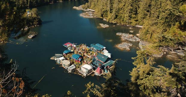 Esta pareja ha construido su propia isla durante 24 años