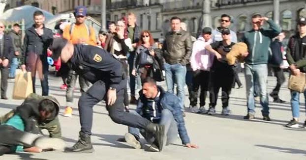 Expedientado un policía antidisturbios por abuso policial al disolver una pelea entre rumanos en la Puerta del Sol