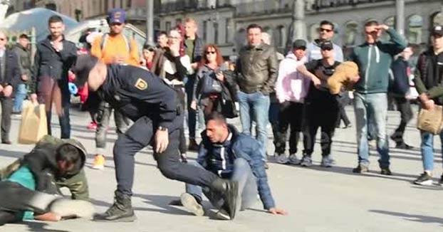 Expedientado un policía antidisturbios por abuso policial al disolver una pelea entre rumanos en la Puerta del Sol