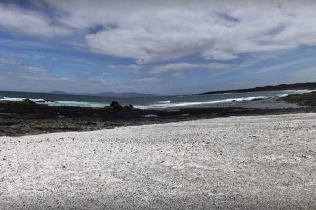 Popcorn Beach, una playa de Fuerteventura que tiene unas pequeñas algas que parecen palomitas