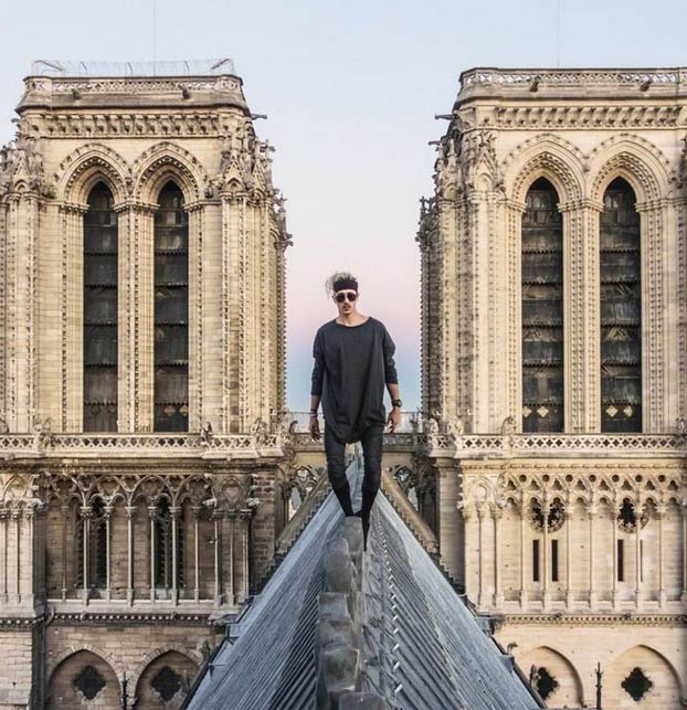 Simon Nogueira recorriendo el tejado y la aguja de Notre Dame de París en 2018