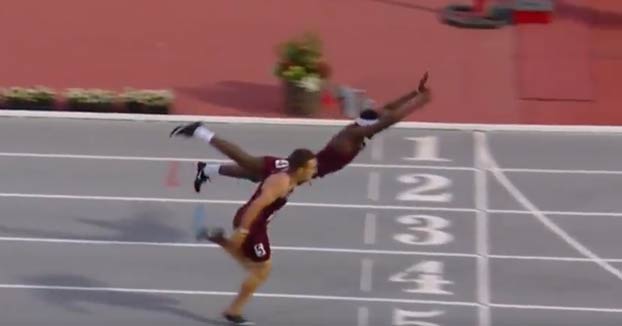 El salto de cabeza a lo Superman le hace ganar la carrera al atleta Infinite Tucker