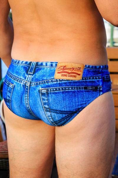 Lanzan unos bañadores con estampado de tejido denim