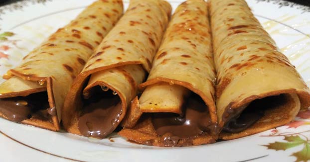 Unos alumnos dan de comer crepes con orina y semen a sus profesores