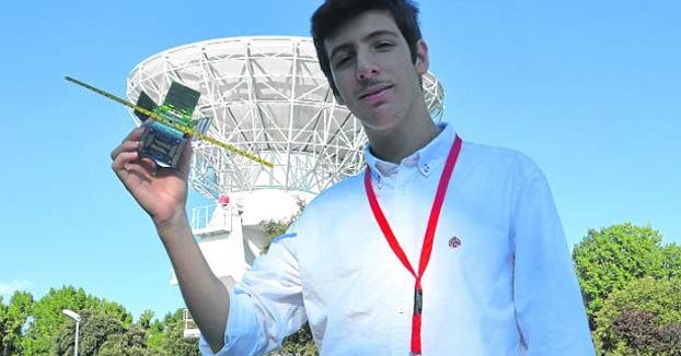 Un gaditano de 16 años construye el satélite más pequeño de España y tercero del mundo