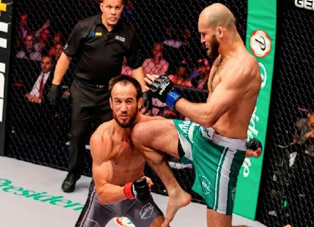 Un luchador ruso deja KO a su rival con un rodillazo volador en la mandíbula a los 10 segundos de combate