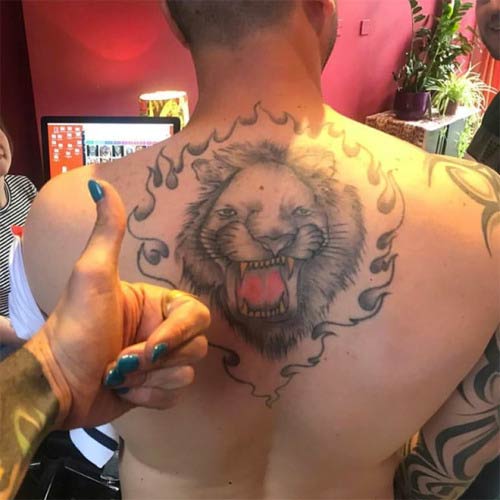 Cuando vas a hacerte un tatuaje a un estudio barato