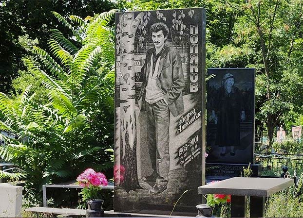 Las extravagantes y desconcertantes tumbas de la mafia rusa en el cementerio de Ekaterimburgo