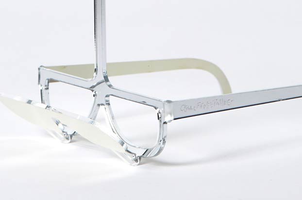 Inventa unas gafas periscopio para que las personas bajas puedan ver bien en los conciertos