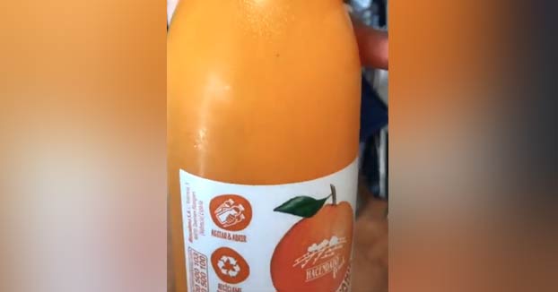 ''Hola Mercadona, esta mañana compré un zumo de naranja recién exprimido y cuando fui a bebérmelo me encontré con esto''