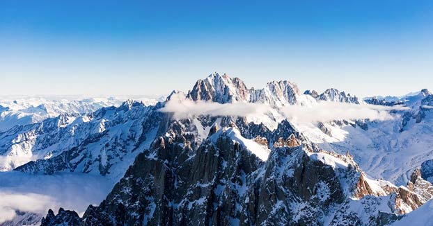 Una avioneta aterriza a 4.450 metros en el Mont Blanc para que sus pasajeros hagan la cima