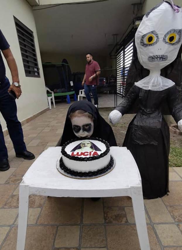 Una niña de 3 años celebra su cumpleaños con una fiesta temática sobre la película de terror 'La monja'