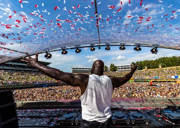 Shaquille O’Neal pinchando en Tomorrowland 2019