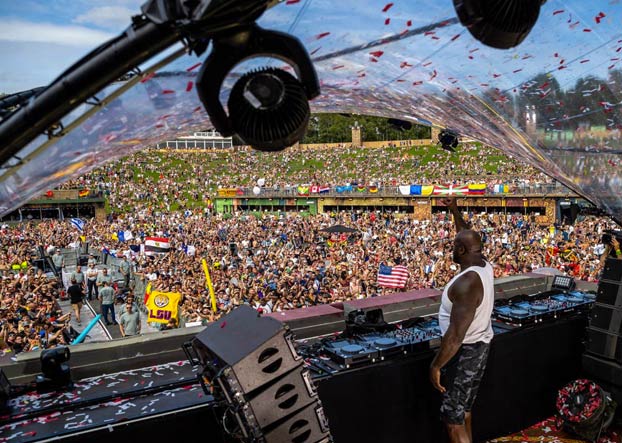 Shaquille O’Neal pinchando en Tomorrowland 2019