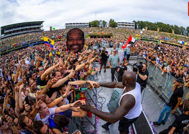 Shaquille O’Neal pinchando en Tomorrowland 2019