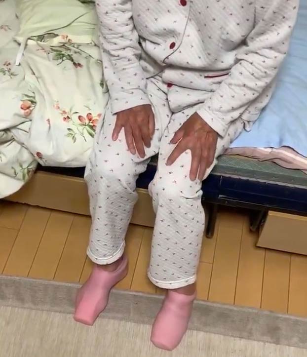 Esta abuela ha confundido las vaginas en lata de su nieto con unos calcetines térmicos