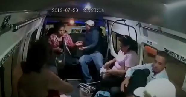 Asalto en un microbús en México
