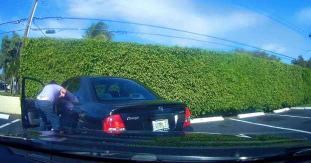 Duelo de conductoras en la carretera