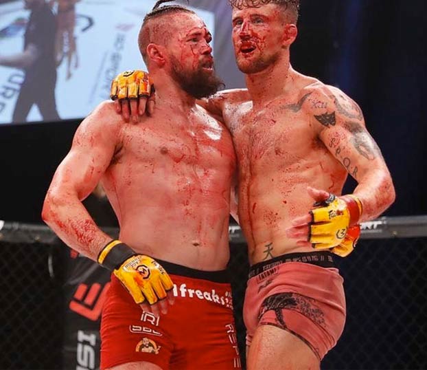 Suspenden un combate de MMA debido al exceso de sangre