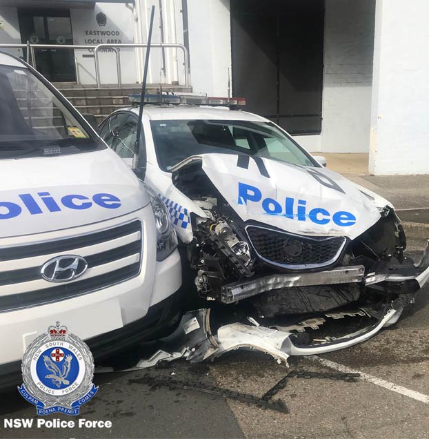 Breaking very Bad: Una furgoneta cargada con 125 millones de euros de metanfetamina choca contra un coche de policía