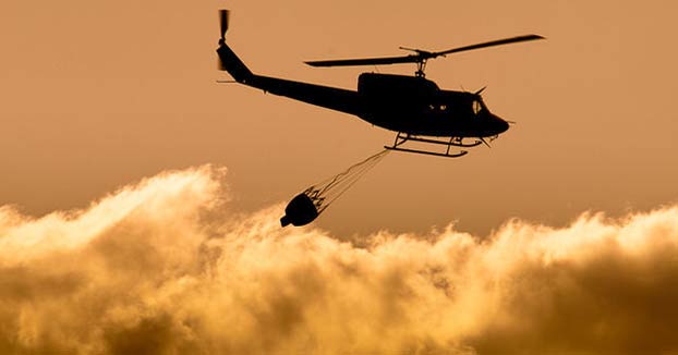 Van a rociar una ciudad colombiana con agua bendita desde un helicóptero para ''erradicar el Diablo''