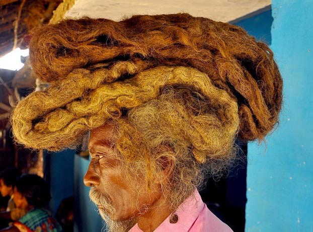 Lleva 40 años sin lavarse el pelo porque las rastas son ''bendiciones de Dios''