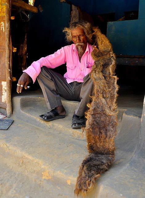 Lleva 40 años sin lavarse el pelo porque las rastas son ''bendiciones de Dios''