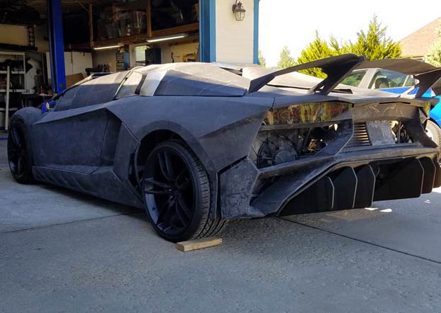 Un físico está imprimiendo en 3D un Lamborghini Aventador de tamaño real en su casa